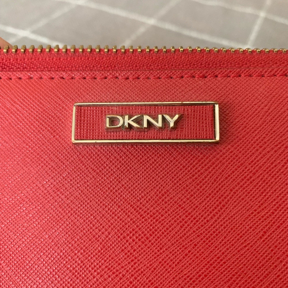 Spacious accordion style wallet